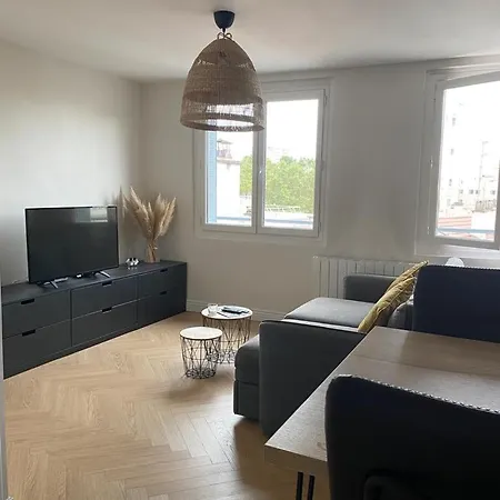Moderne Avec Garage Et Acces Metro A 100m Villeurbanne