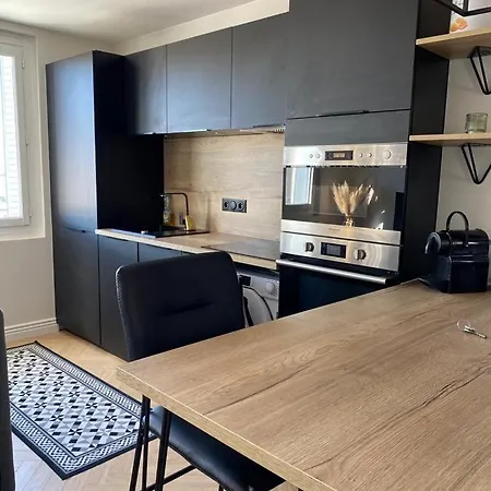 Moderne Avec Garage Et Acces Metro A 100m